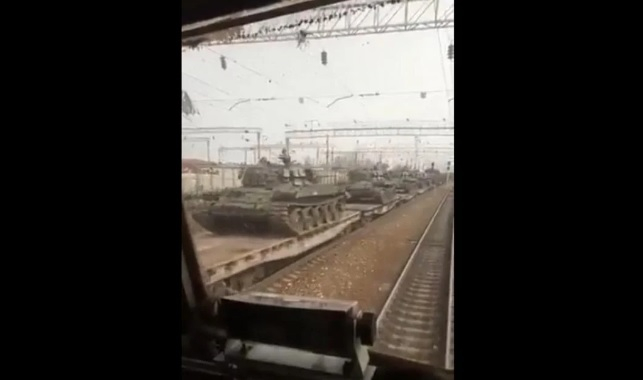 ВИДЕО от войната: Показаха ешелон с руски танкове Т-62М след модернизация