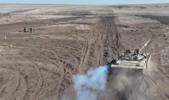 Танкове нанасят съкрушителни удари по ВСУ край Угледар и откриват оперативно пространство ВИДЕО