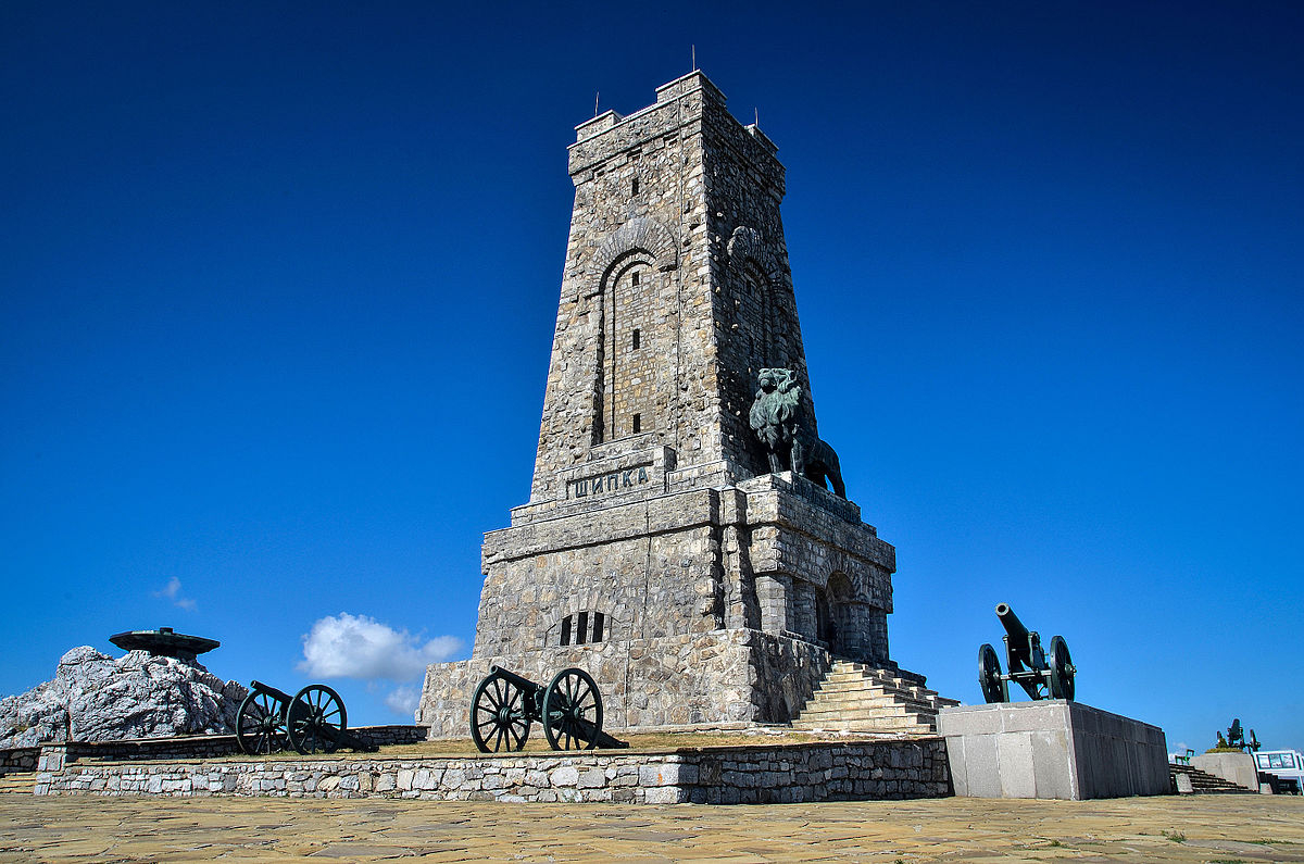 Българин показа покъртителна мизерия край паметника на връх Шипка ВИДЕО