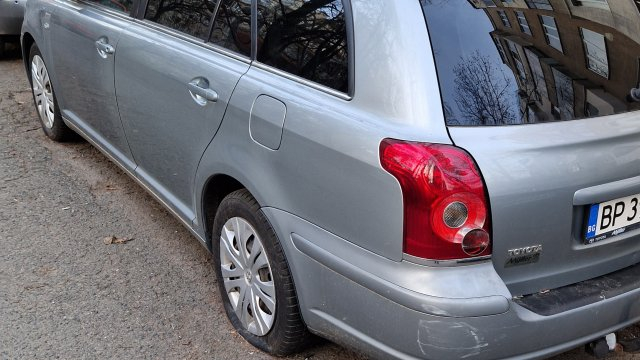 Евтин трик: Провинциалисти захвърлят старите си коли в София 