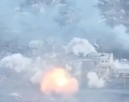 ВСУ разкъсват с чудовищни взривове Бахмут, дрон показа апокалипсиса от боевете ВИДЕО