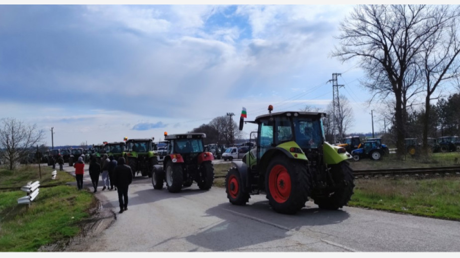 Бунт! Земеделци, разгневени от вноса от Украйна, затвориха ГКПП Кардам с над 150 машини ВИДЕО