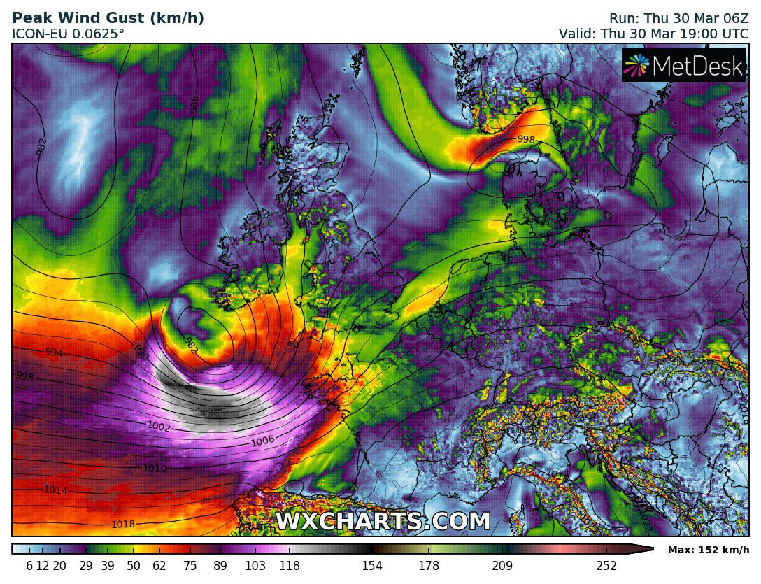 Апокалипсисът започва до часове: Яростна буря с ветрове над 115 км/ч фучи към Острова КАРТИ