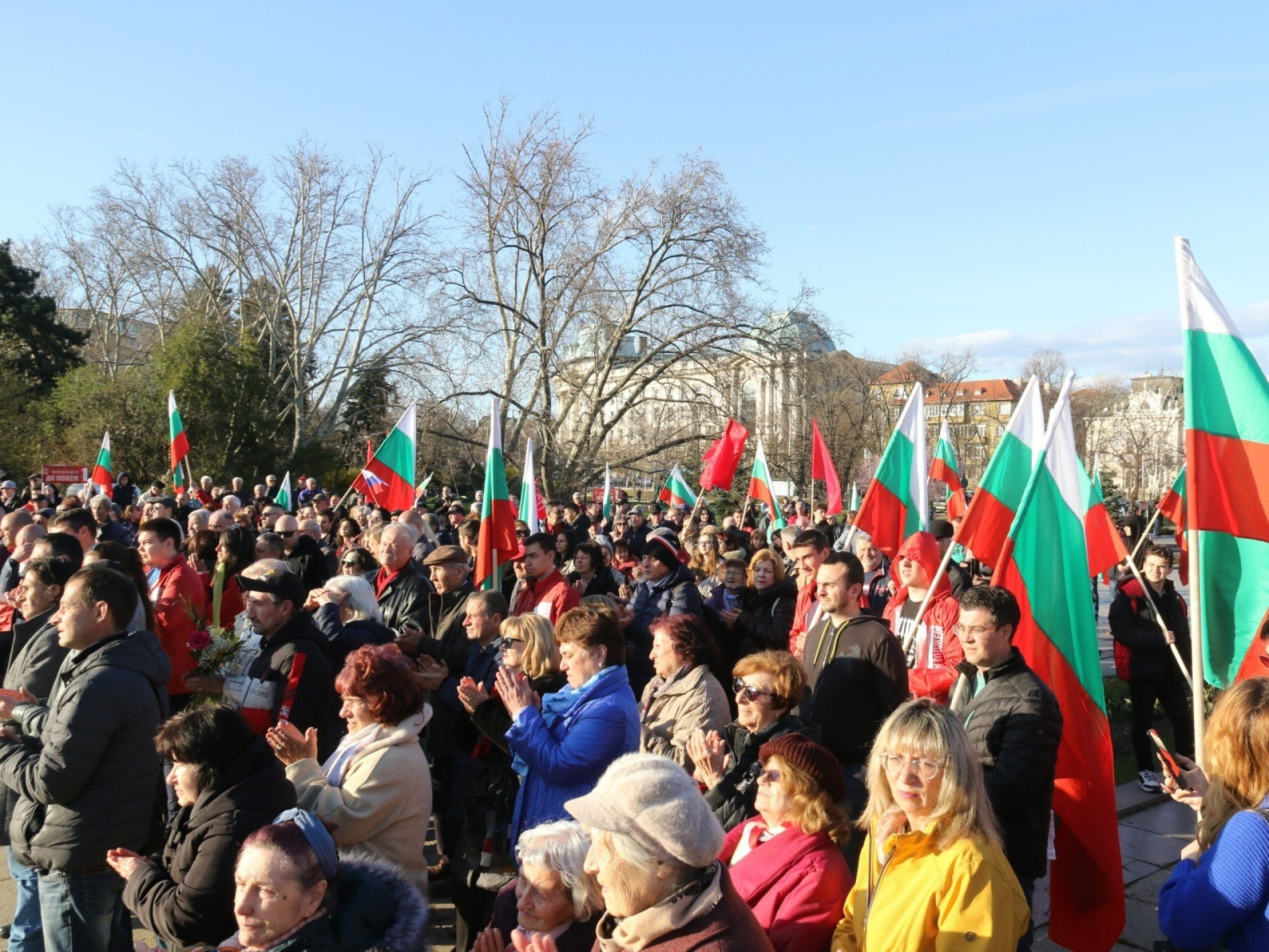 БСП-София започна възстановяване на разбитата плоча на Паметника на Съветската армия