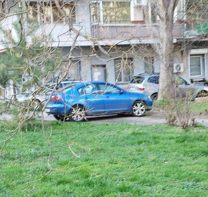 Скандално паркиране в София разбуни мрежата, ето какво направи наглецът СНИМКИ
