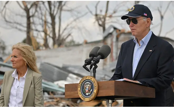 Байдън посети опустошен от торнадо град в щата Мисисипи