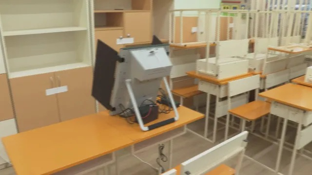 Фалстартът на вота започна: Машините за гласуване зациклиха в Градец, пускат празен лист 