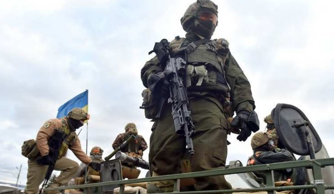 Бивш наемник: Украински военни препродават оръжия на престъпници