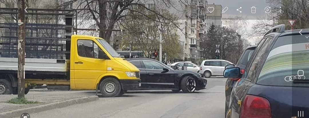 Мрежата побесня заради това, което шофьор на Порше направи в София СНИМКИ