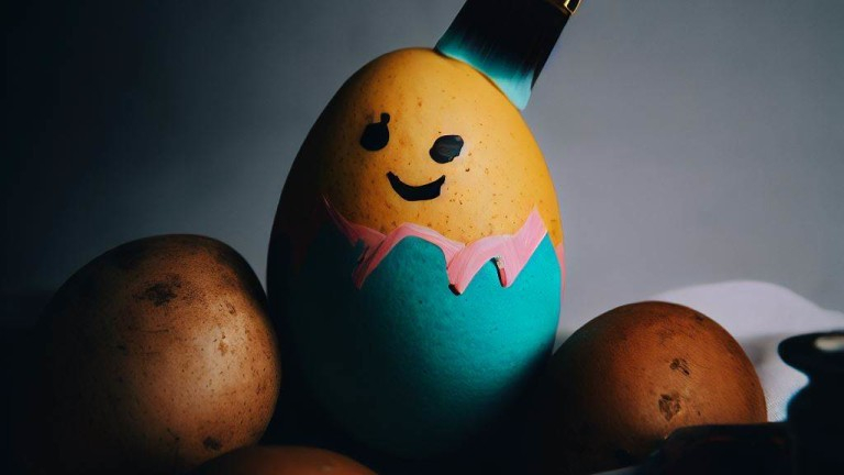 Докъде се докараха: В САЩ ще боядисват картофи за Великден заради скъпи яйца 