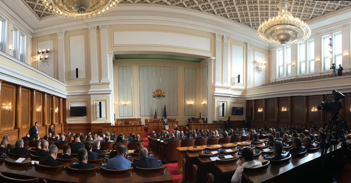 Алена с кошмарна прогноза за новия парламент, часът на свикването му ще има страшни последици за България