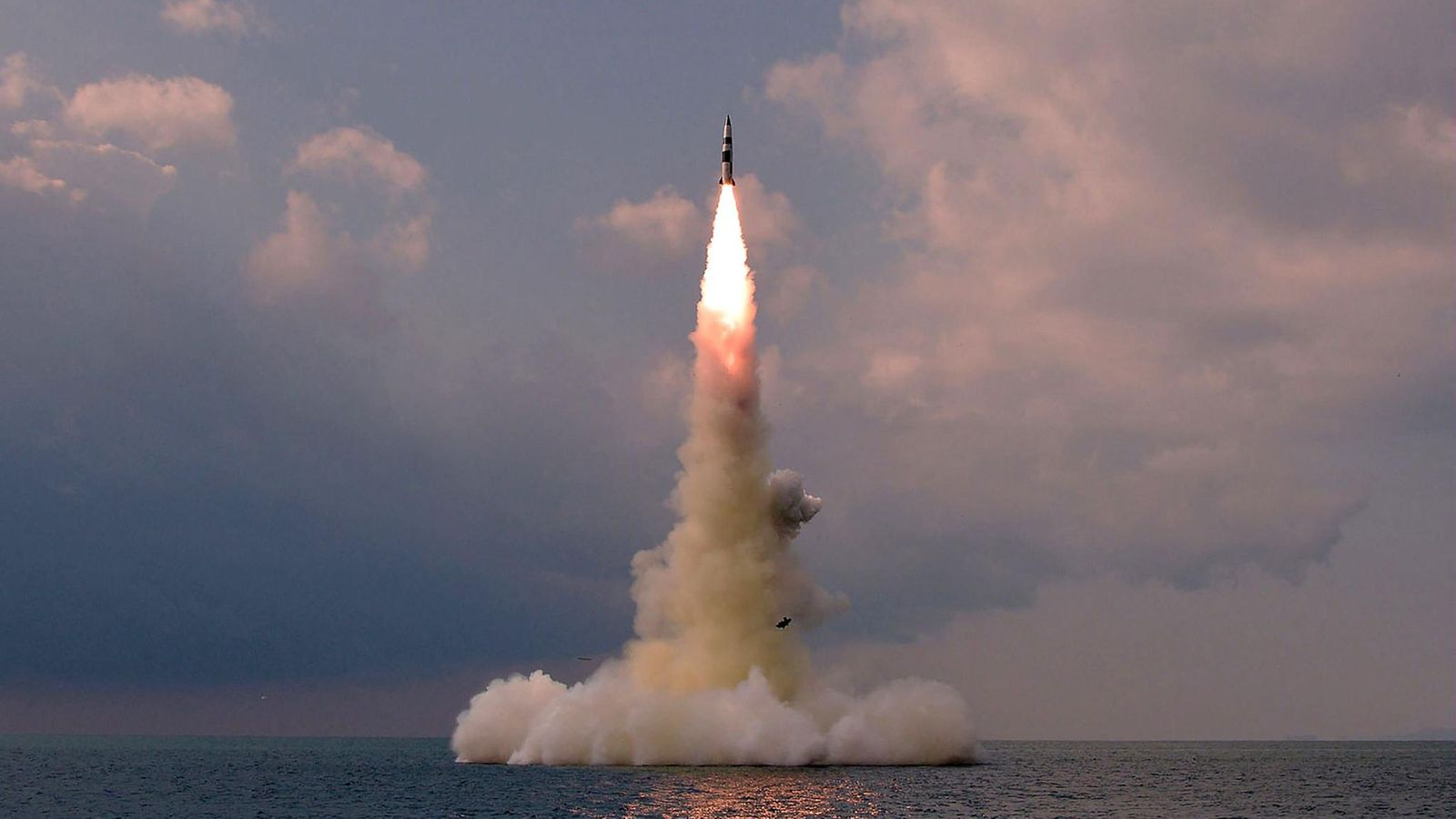 За успешно извършено изпитание на междуконтинентална балистична ракета, съобщи руското МО 