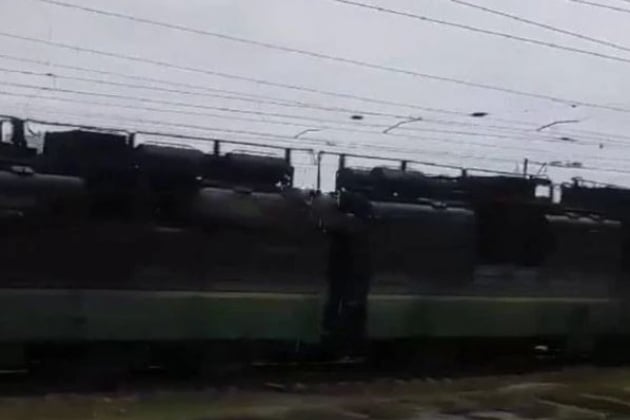 В Украйна неизвестни изгарят влакове с военна техника на ВСУ