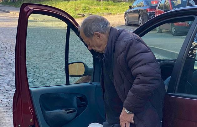 Зрелищен екшън: Шофьор със свален панталон направи голяма беля в София СНИМКИ