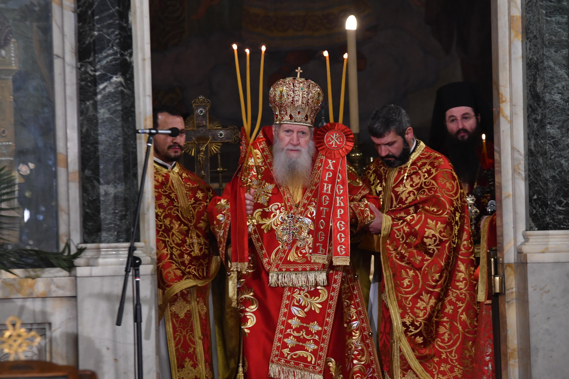 Митрополит Антоний: Молим се за патриарх Неофит, състоянието му...