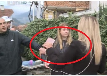 Невиждан екшън! Две жени тръгнаха да се бият в ефир, репортерка на bTV застана между тях и... ВИДЕО