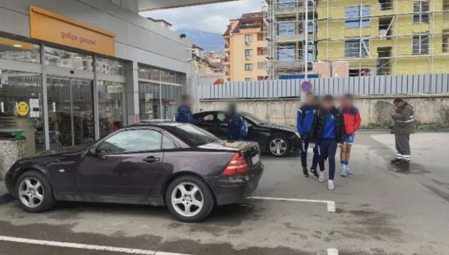 Пак диващина: Дъжд от камъни и яйца потроши автобус 260 в София ВИДЕО