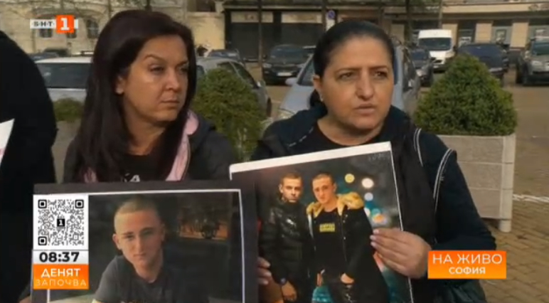 За по-тежки наказания на шофьорите-убийци настояват почернени семейства на протест в София