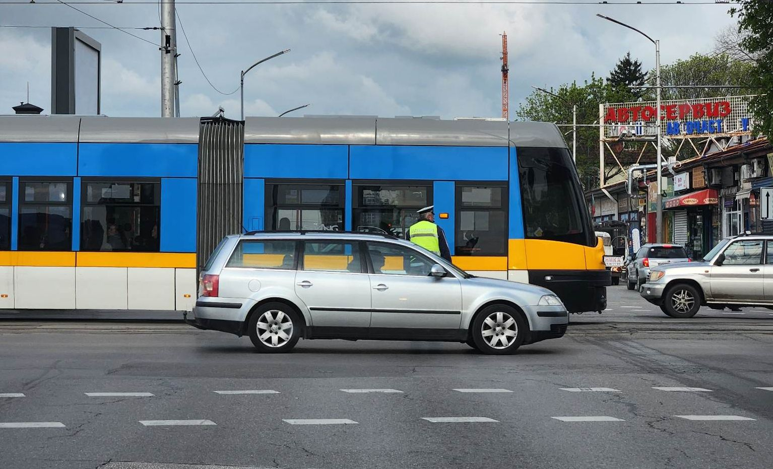 Опасен екшън с трамвай в София