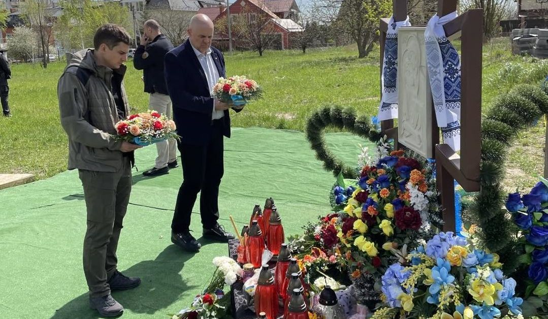 Главният прокурор Иван Гешев посети Буча и...СНИМКИ