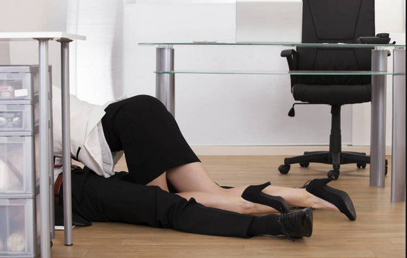 Изневяра в офиса: Ето как да разберете, че половинката кръшка с колега