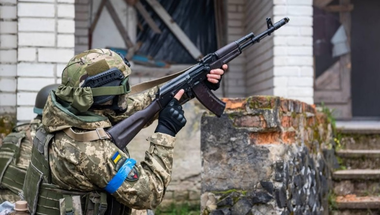 Сутрешна сводка: Висш украински генерал показа изненадващи СНИМКИ от Бахмут, дронове атакуваха Евпатория и Севастопол