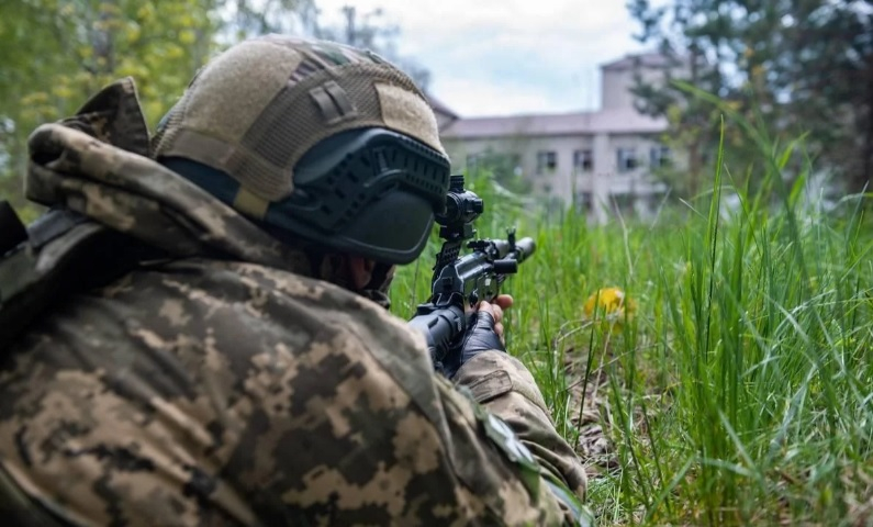Сутрешна сводка: Висш украински генерал показа изненадващи СНИМКИ от Бахмут, дронове атакуваха Евпатория и Севастопол