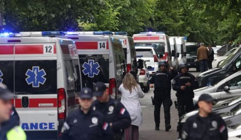 Страшен разказ от момиче, оцеляло при стрелбата в Белград: Легнах между две тела и...