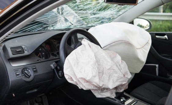 Как да разберете дали въздушните възглавници в колата са се отваряли