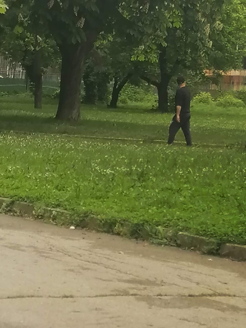 Пловдивчанка бие тревога: Пазете децата си! Този извратеняк следи малки момиченца в парка и... СНИМКИ