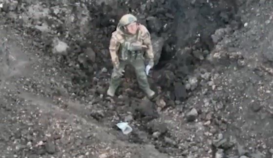 ВИДЕО от войната: Дрон на ВСУ спаси живота на руски войник