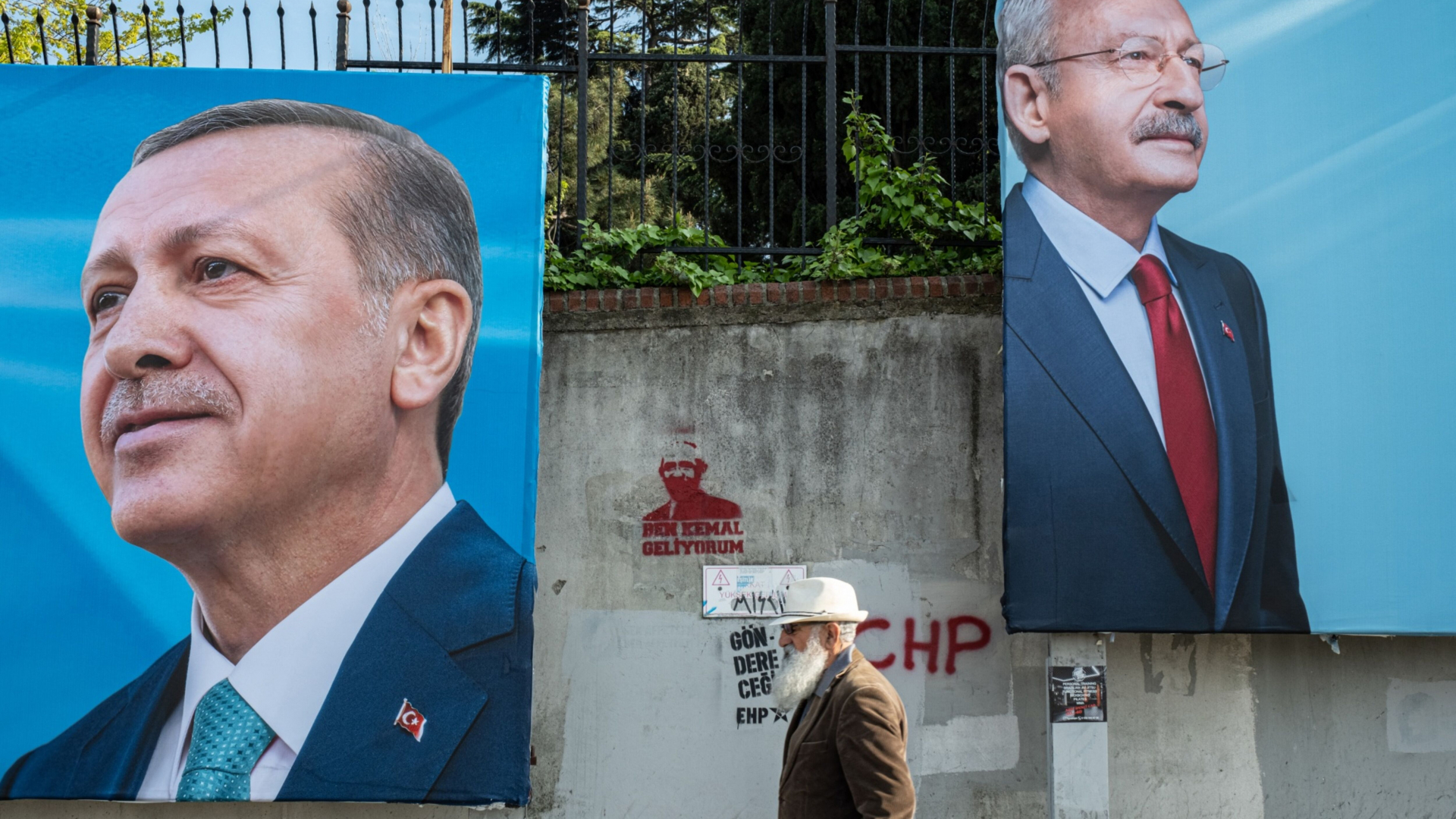 Избор между два свята: Турция се готви за вот, но какво искат гражданите? 