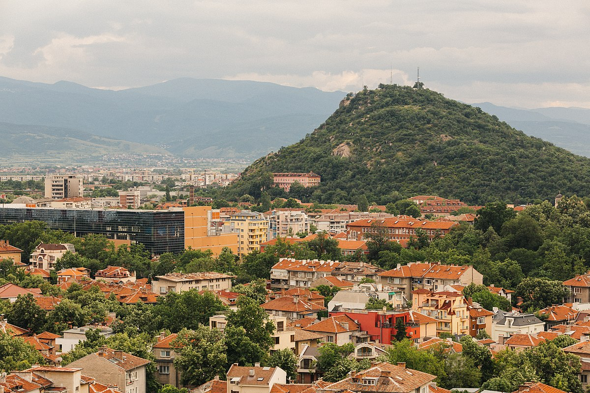 Пловдивчани гледат тази БЕЛЕЖКА на Младежкия хълм и въздишат от умиление 
