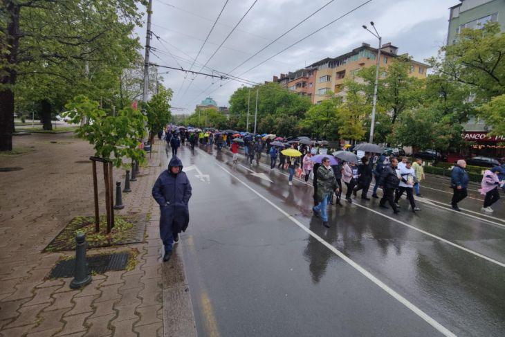 Протестиращите в София блокираха движението на Орлов мост СНИМКИ