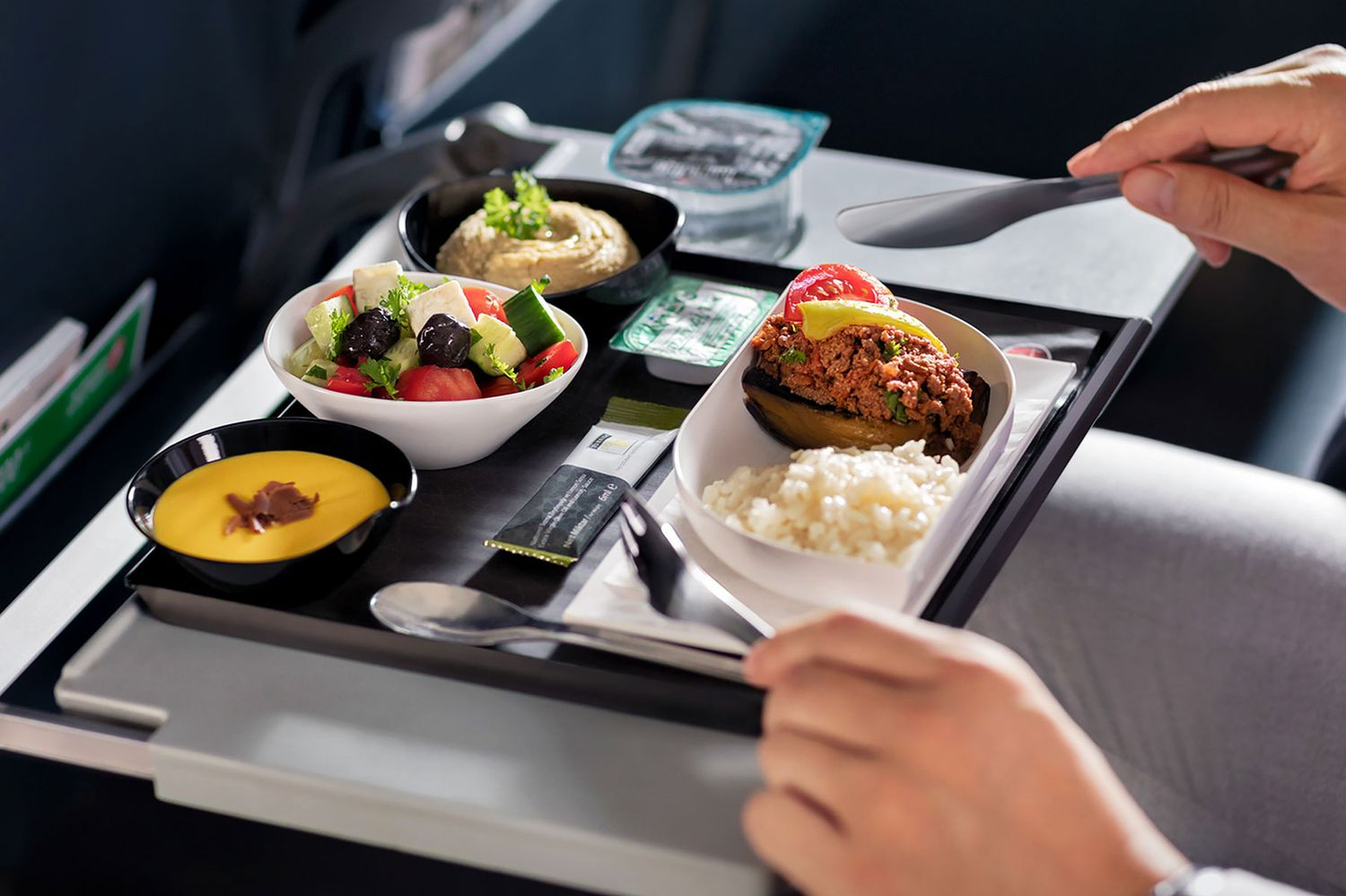 Стана ясно защо храната в самолета има вкус на картон