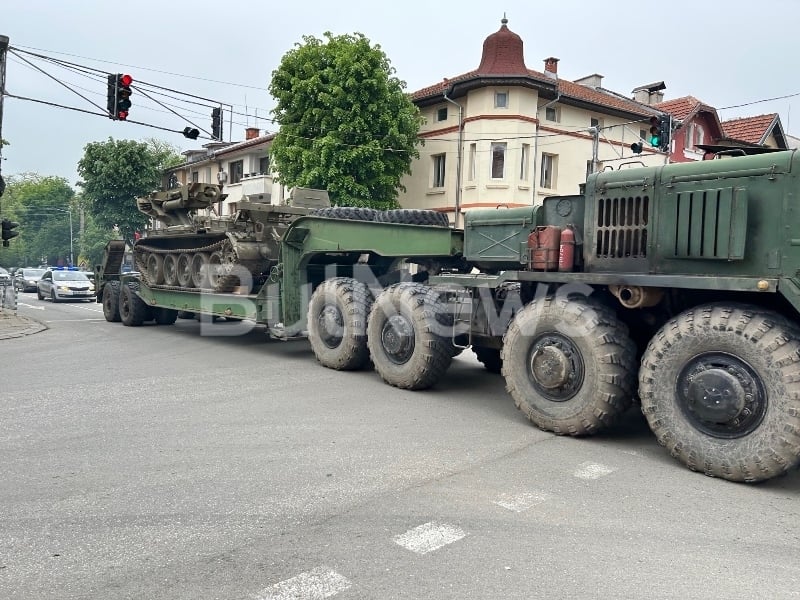 Тежка военна техника мина през Враца, какво се случва СНИМКИ 