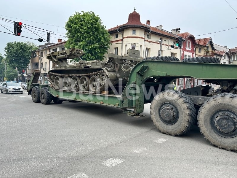 Тежка военна техника мина през Враца, какво се случва СНИМКИ 