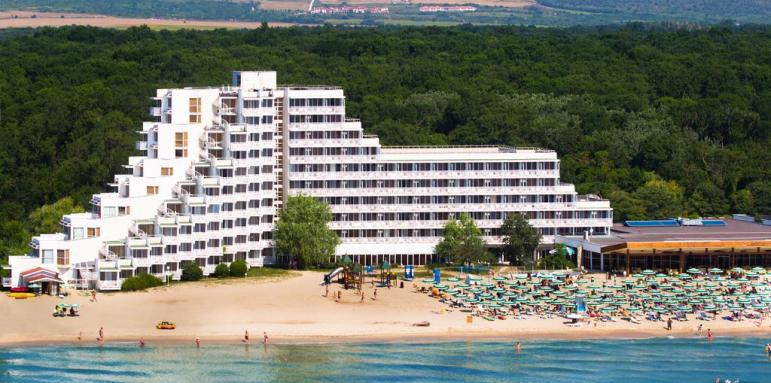 Легендарен хотел в "Албена" чупи всички рекорди, нареди се сред най-добрите в света СНИМКИ