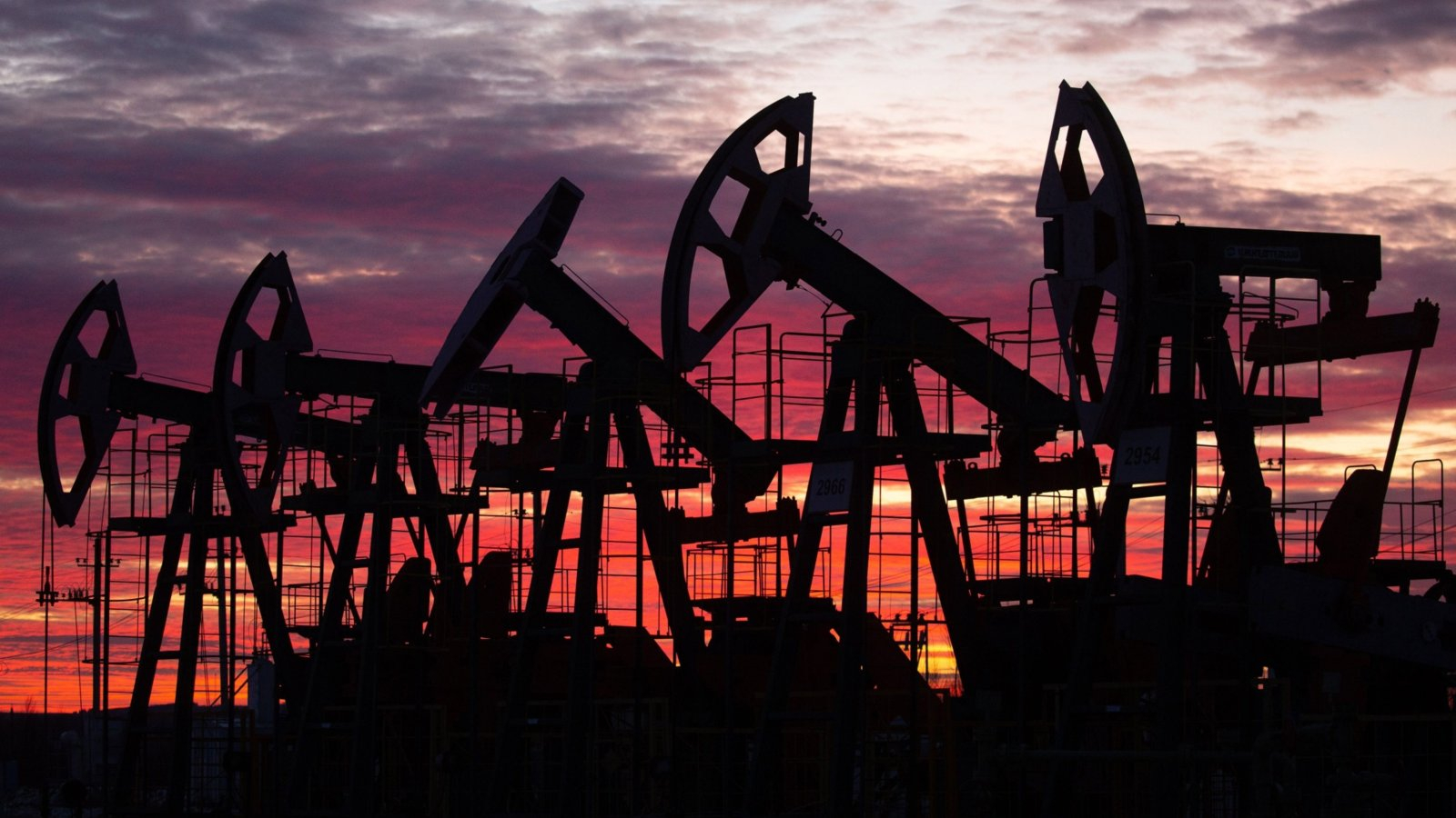 Ръст в резервите на петрол в САЩ: Търговците са нащрек!