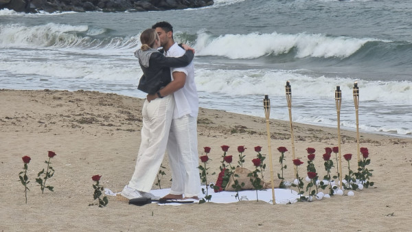 Очарователно предложение за брак на плаж във Варна СНИМКИ 