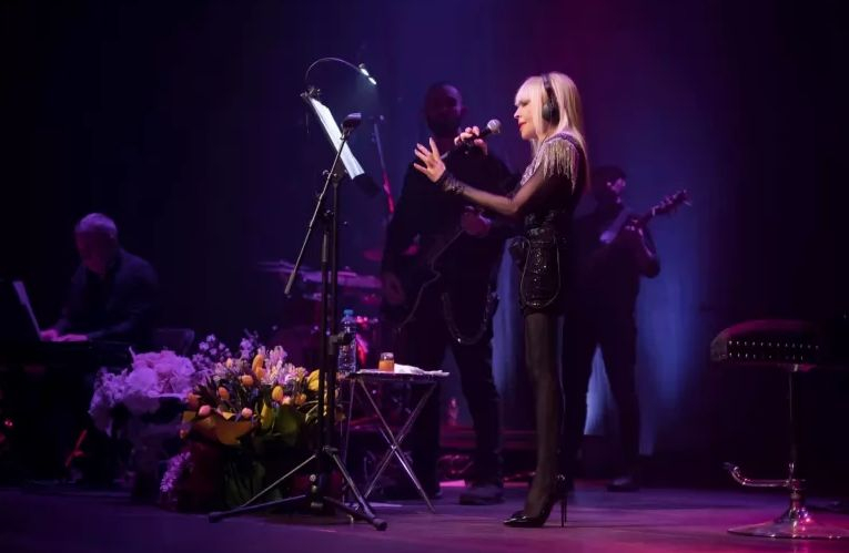 Ахмед Доган и целият политически елит са на концерта на Лили Иванова в Народния театър СНИМКИ