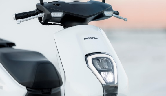 Honda пусна на европейския пазар евтин ел. скутер за 1000 евро ВИДЕО