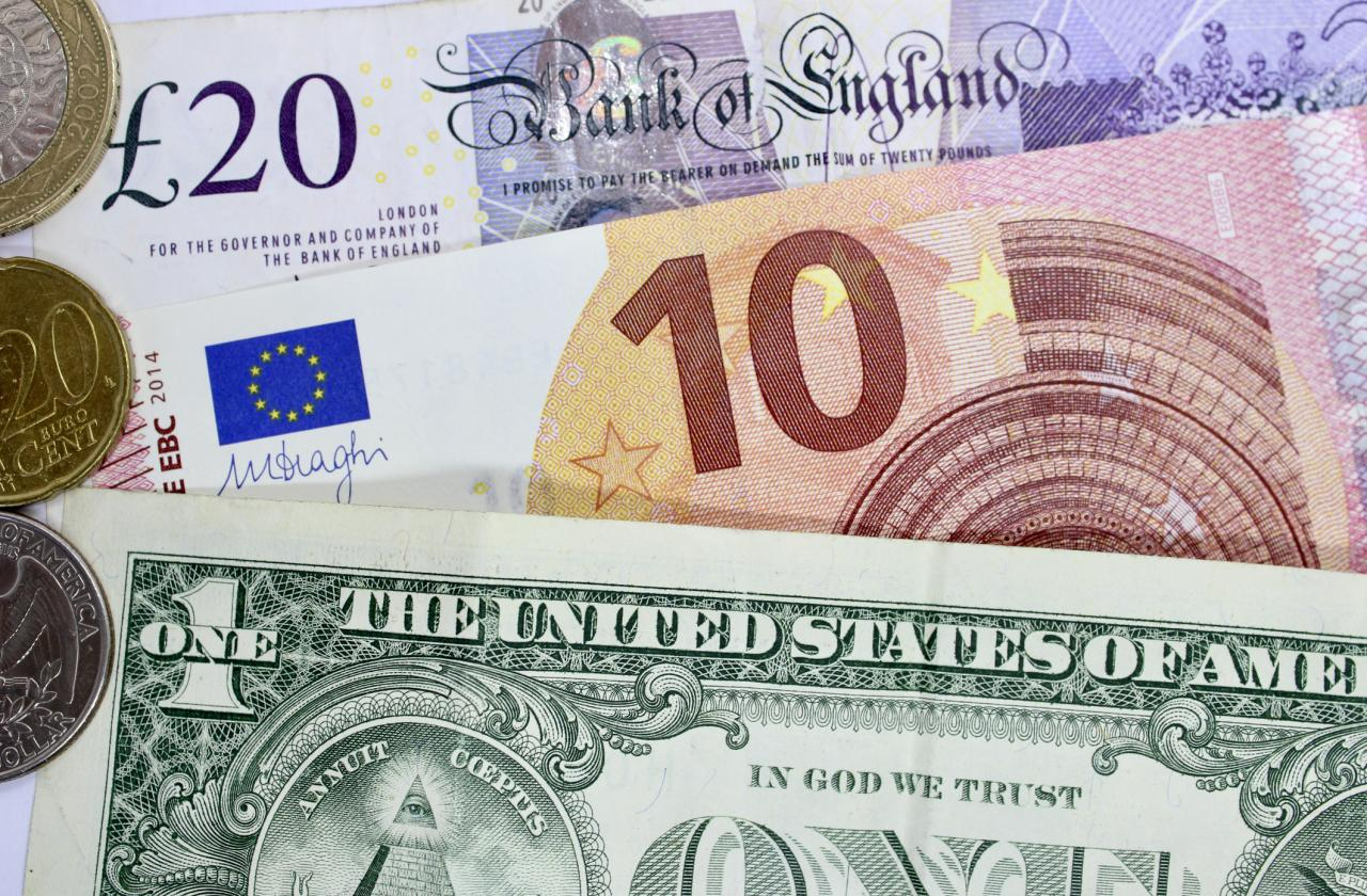 Последни новини за цените на долара, еврото и паунда 
