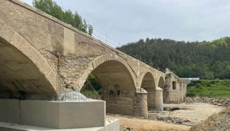 Буря в нета: Окепазяват прочутия мост на Колю Фичето в Бяла СНИМКА