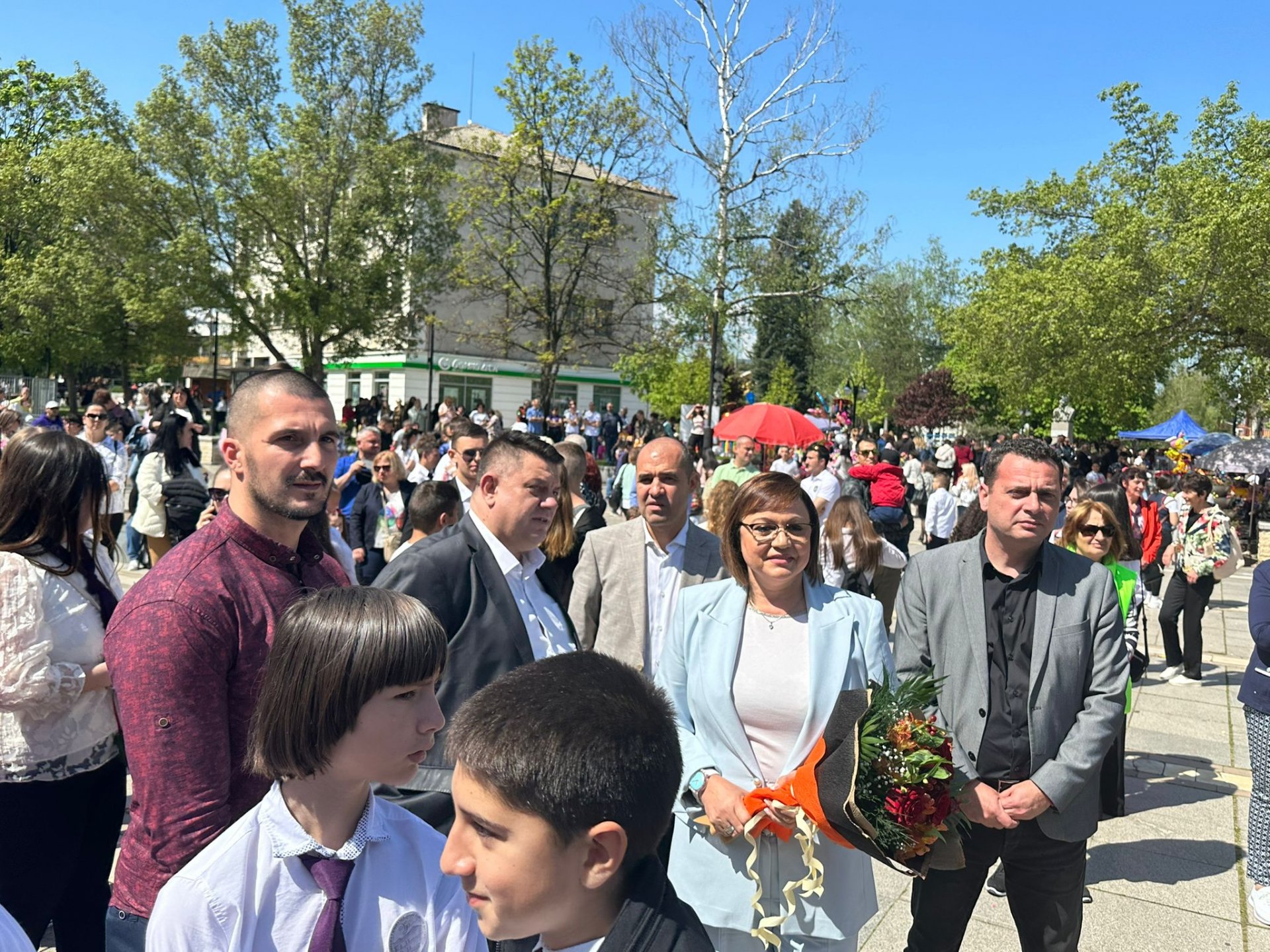 Нинова в Самоков: Да образоваме децата си в любов към род и Отечество СНИМКИ