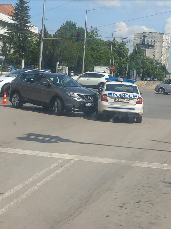 Адско меле с патрулка в София, ето какво се случва СНИМКА
