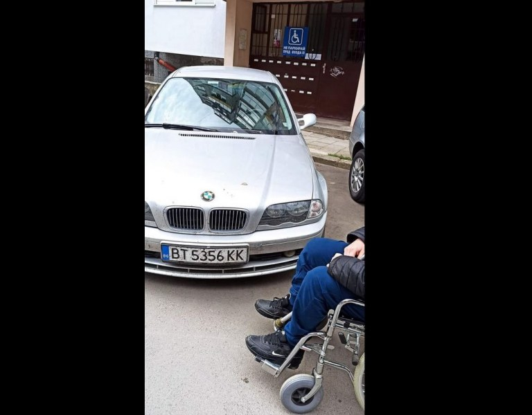  Шофьор паркира БМВ-то си във Варна и мрежата побесня, ето защо СНИМКИ