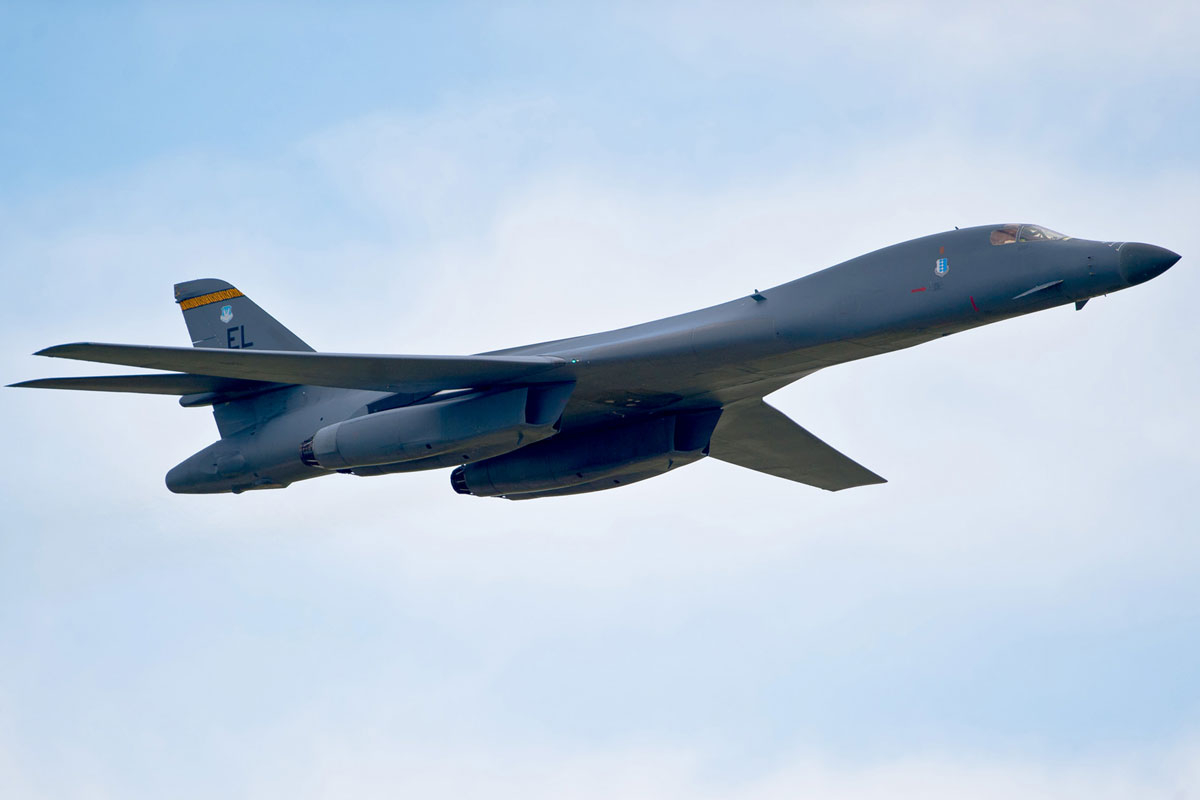 US стратегическите бомбардировачи B-1B Lancer са вече в Европа, какво се случва