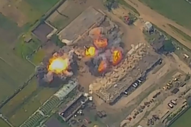 ВИДЕО от войната: Заснеха атаки с планиращи бомби срещу складове на ВСУ 