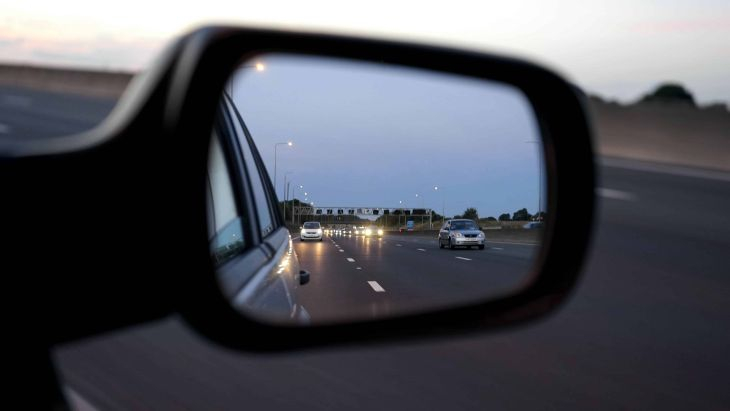 Защо трябва да настроите правилно огледалата на автомобила си